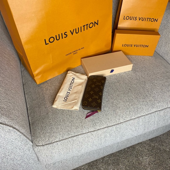 Authentic Louis Vuitton Wallet; Like New - Picture 3 of 16